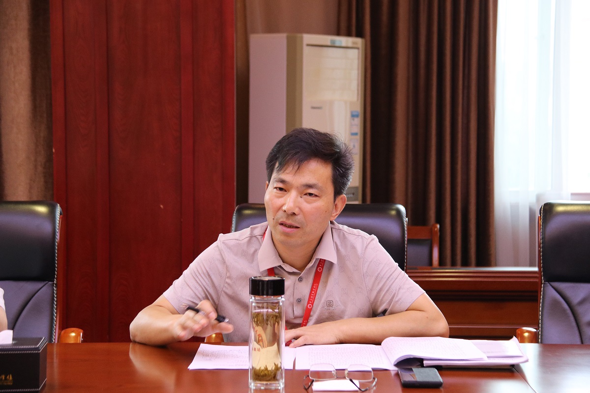 中心组书.jpg